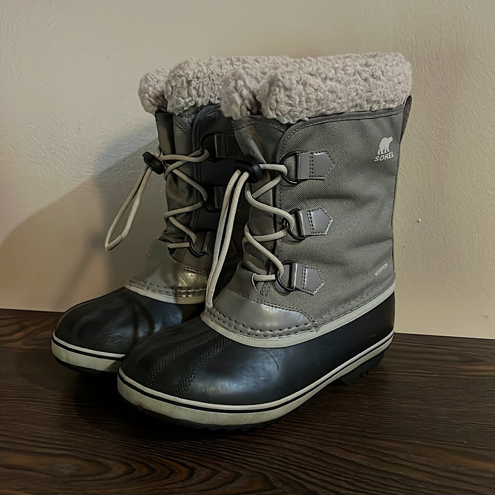 Sorel Youth Unisex Yoot PAC Nylon Waterproof Boots, Quarry/dove size 5